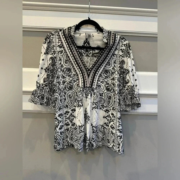 Anthropologie Black and White Patterned Blouse - Picture 4 of 6